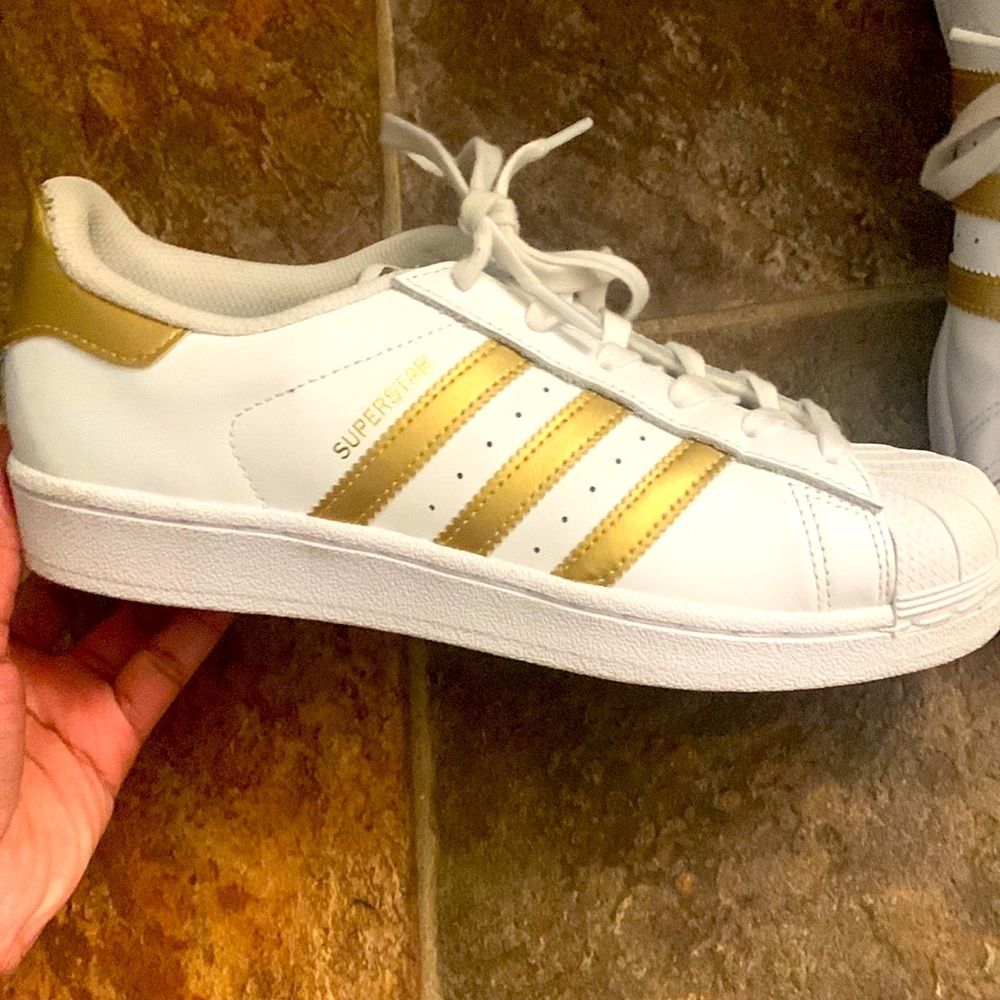 Adidas superstar. WOMENS SIZE 6